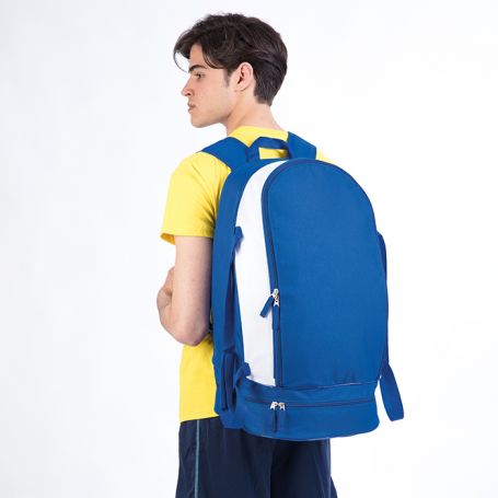 Sport backpack in Nylon 600D with inner bag and shoe rack compartment. 30 x 58 x 27 cm