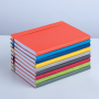 Notes 14 x 21 cm soft touch flexible. Pages rayées et élastiques de la même couleur. Notes flexibles